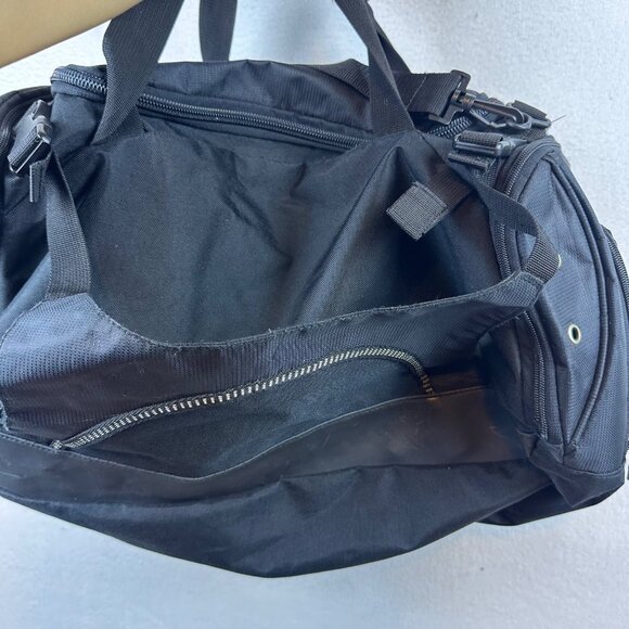 In-N-Out Burger Black Gym Duffel Bag W/ Multiple Zippered Pockets & Adjustable S - Picture 4 of 9